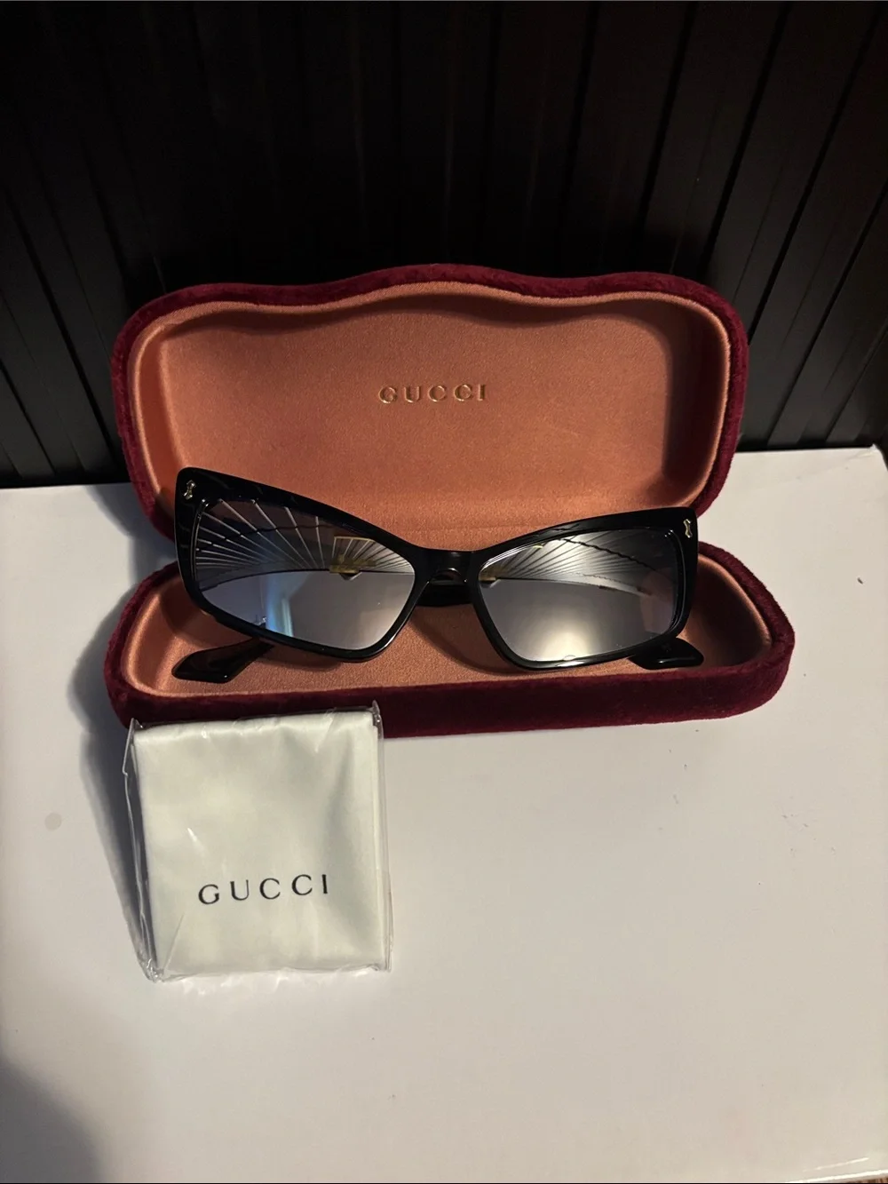 Womens Gucci Sunglasses (GG0626s).